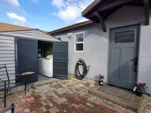 Property grounds - Charming 1Bed+1Bath A House Parking+Laundry (View Park-Windsor Hills)