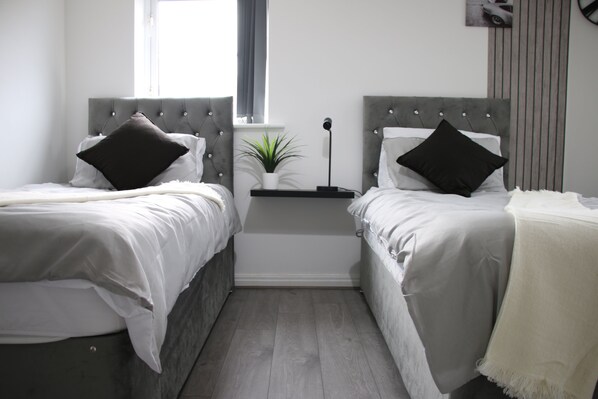 3 bedrooms, iron/ironing board, WiFi, bed sheets