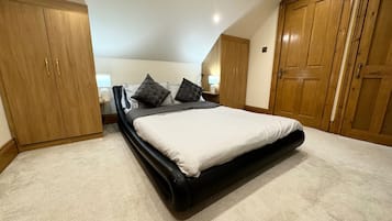 2 quartos, berço de viagem, Wi-Fi, roupa de cama