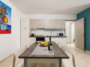 Fridge, microwave, oven, cookware/dishes/utensils