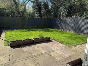 Property grounds - Derby House- 2 Bedrooms-Free Parking- Tv and Wifi (Derby)
