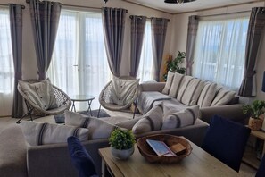 TV, stereo - SeaView,Sleeps 4to6,Pet friendly, Parking (Wareham)