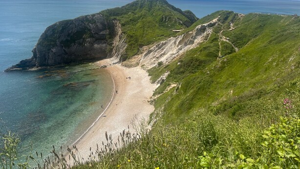 A coastal landscape with a beach, cliffs, and a clear sky. - SeaView,Sleeps 4to6,Pet friendly, Parking (Wareham)