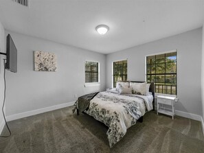 4 chambres, fer et planche à repasser, Wi-Fi, draps fournis