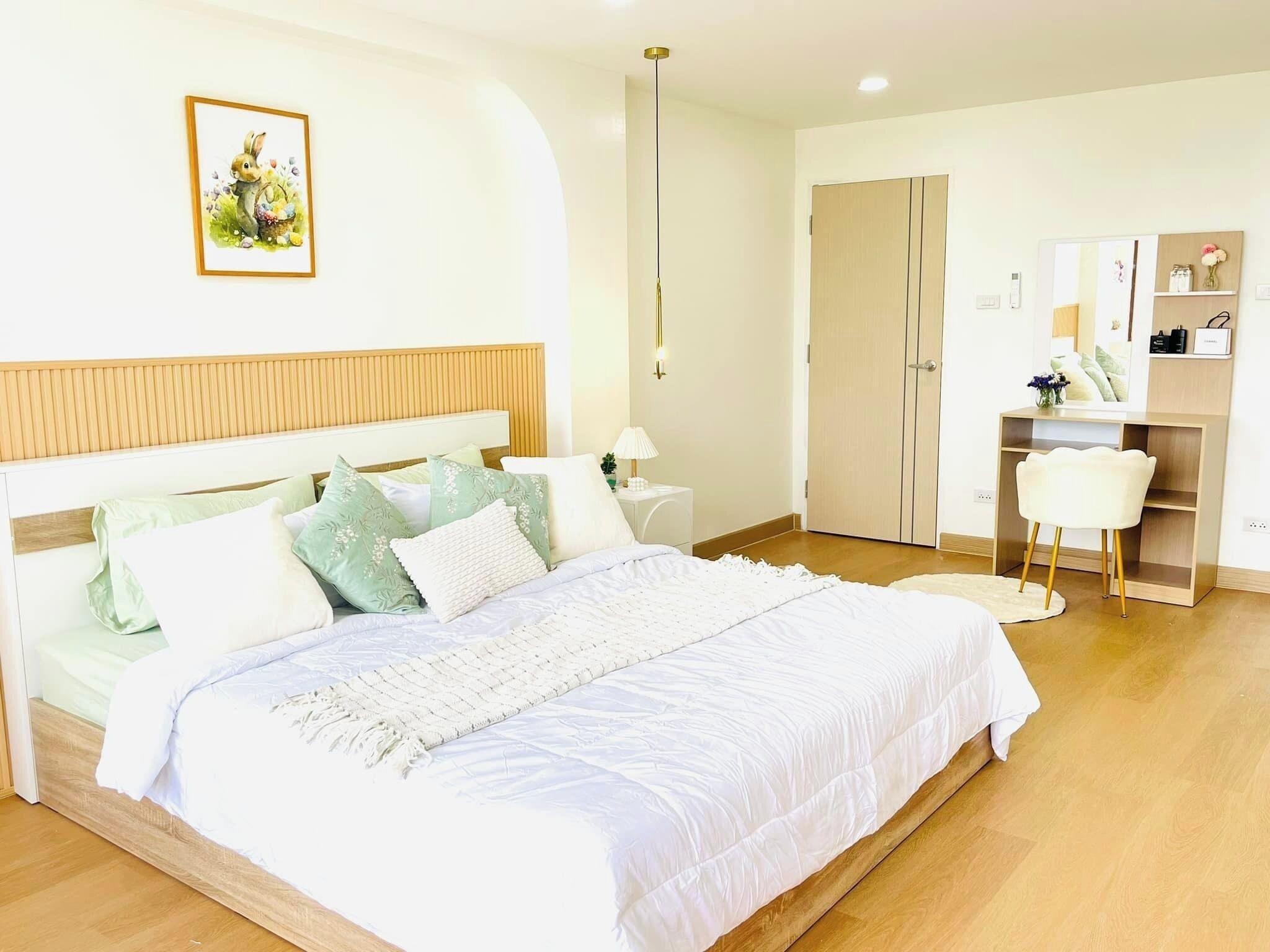 3 bedrooms, iron/ironing board, WiFi, bed sheets