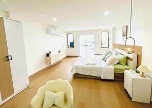 3 habitaciones, tabla de planchar con plancha, wifi y ropa de cama 