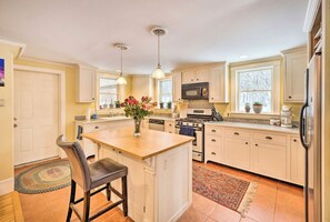 Microwave, blender, coffee grinder, cookware/dishes/utensils - 1860 6 Bedroom Farmhouse with Hot Tub Close to Sunday River  (Rumford)