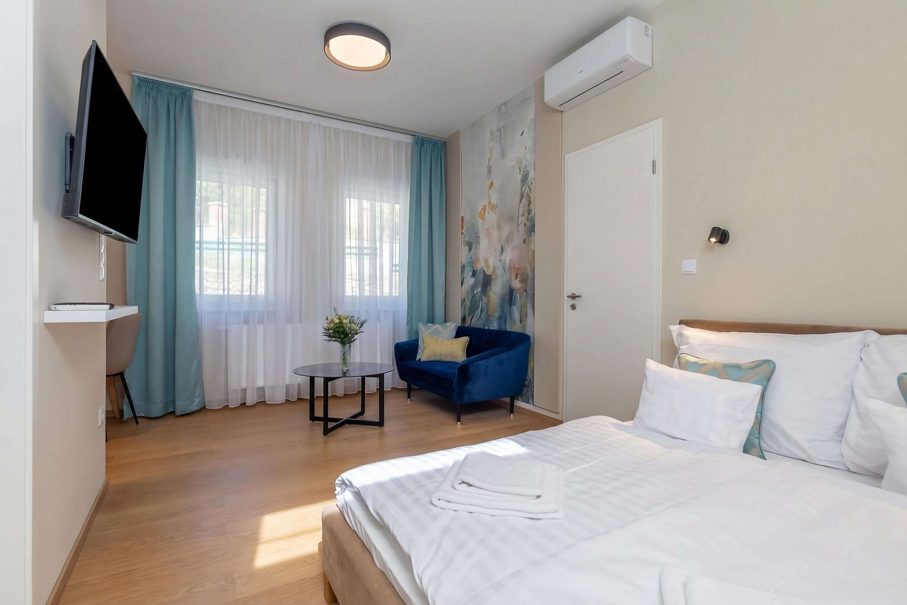 Free WiFi, bed sheets