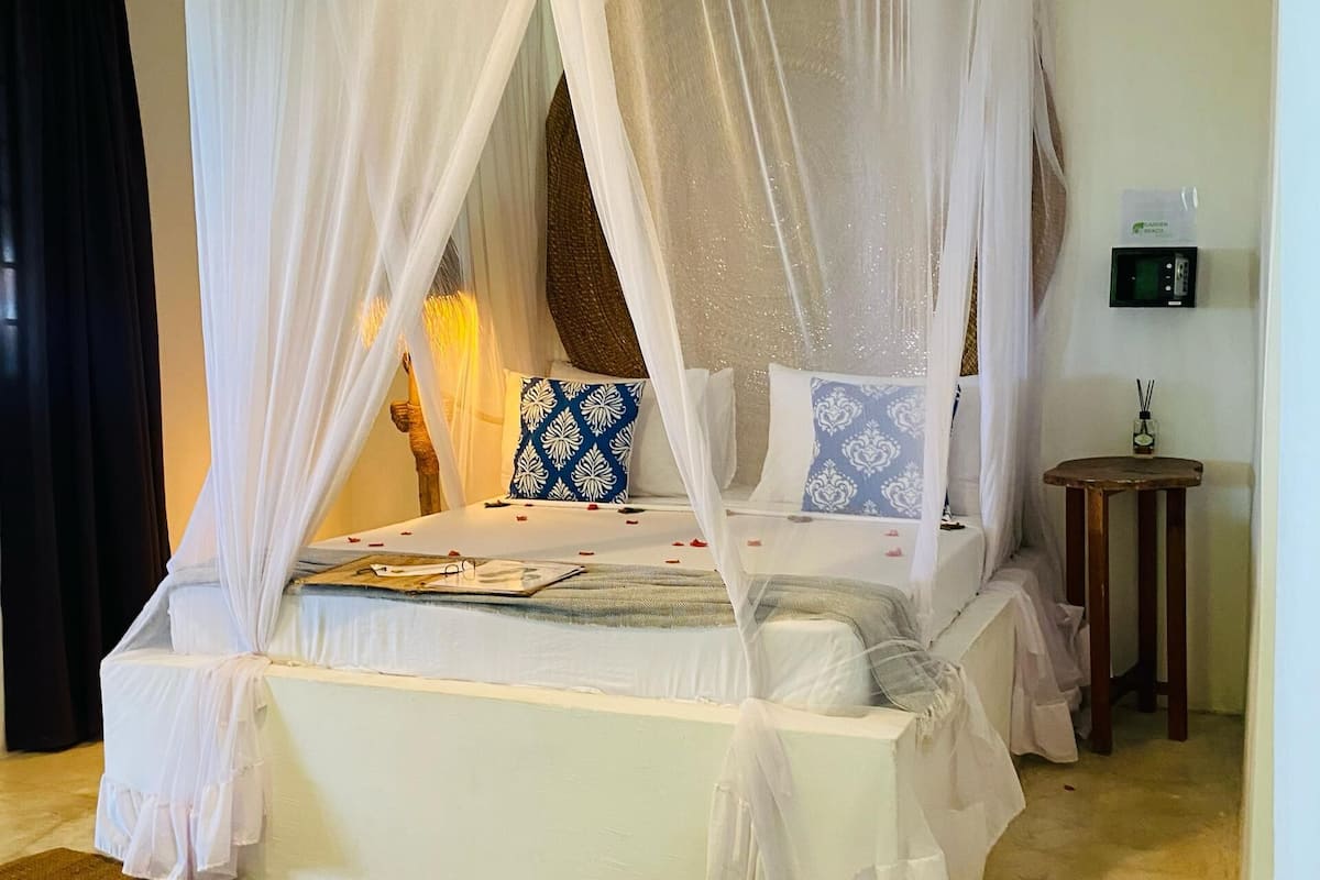 Quarto quádruplo básico, vista para o mar | 1 quarto, cofres nos quartos, individualmente decorados