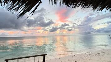 Caja de seguridad en la habitaciĂłn y decoraciĂłn personalizada