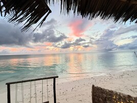 Caja de seguridad en la habitación y decoración personalizada 