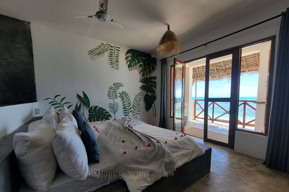 Comfort Suite, Beach View | In-room safe, WiFi (free), individually decorated