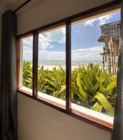 Quarto triplo luxo, vista para a praia | Terraço/pátio