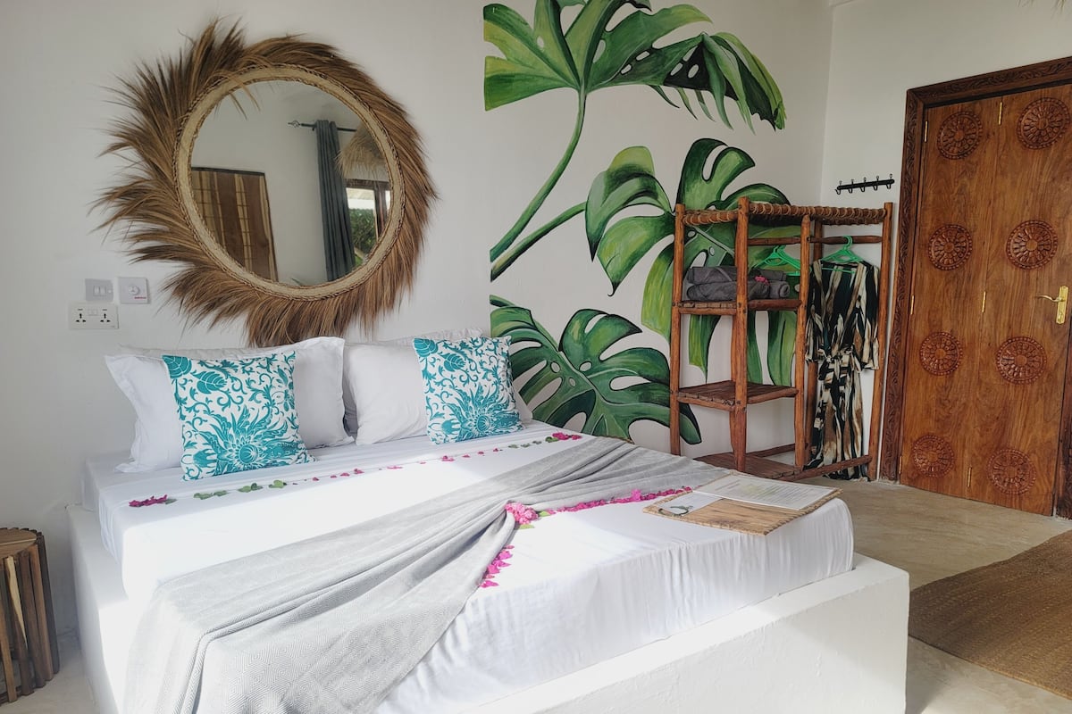 Deluxe Triple Room, Beach View | In-room safe, individually decorated, individually furnished, free WiFi