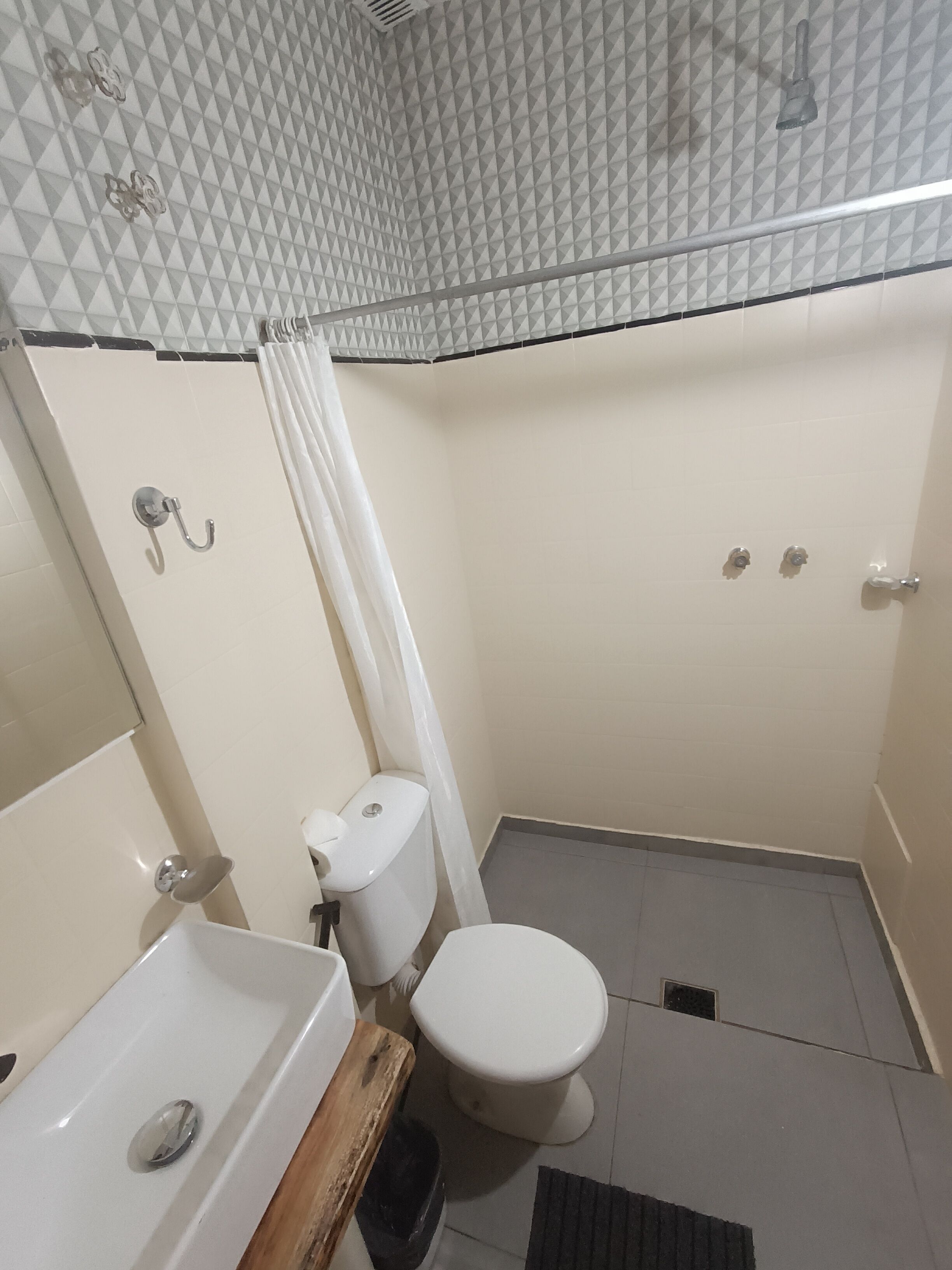 Standard Double Room | Bathroom | Shower, towels, soap, shampoo