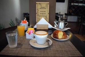 Desayuno cantonés gratuito y diario