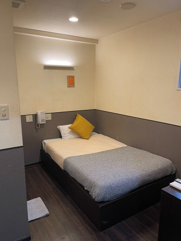 1 bedroom, iron/ironing board, internet, bed sheets