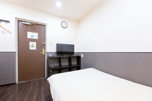 1 bedroom, iron/ironing board, internet, bed sheets