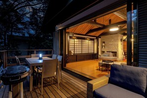 Outdoor dining - BBQ on a spacious property surrounded by lush natu / Ashigarashimogun Kanagawa (Ashigarashimogun)