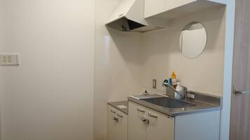 Microwave, oven, stovetop, cookware/dishes/utensils