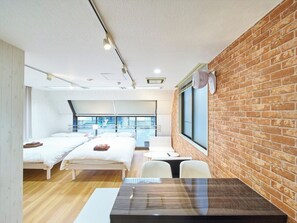 1 bedroom, desk, free WiFi, bed sheets