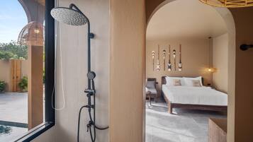 Pool Access | Bathroom | Separate tub and shower, free toiletries, hair dryer, bathrobes