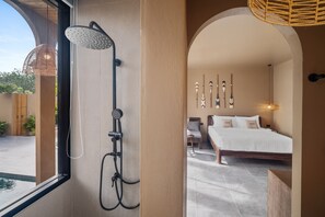 Pool Access | Bathroom | Separate tub and shower, free toiletries, hair dryer, bathrobes