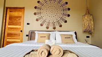 Villa with Private Pool | Värdeförvaringsskåp på rummet, skrivbord och gratis wi-fi