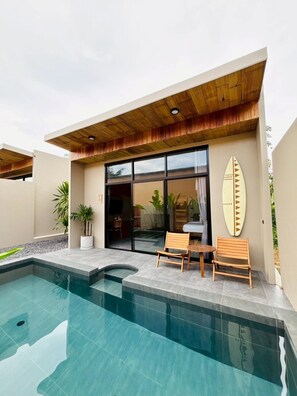 Villa with Private Pool | Safe på rommet, skrivebord og wi-fi (inkludert)