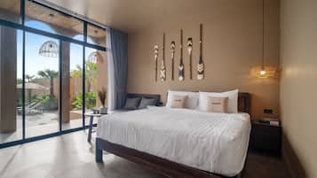 In-room safe, desk, free WiFi