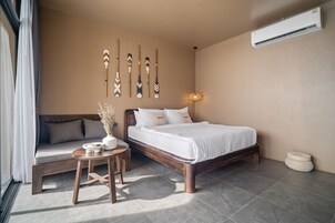 Pool Access | Cofres nos quartos, escrivaninha, Wi-Fi de cortesia