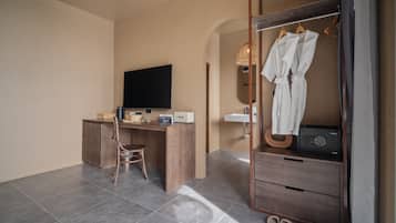 Pool Access | Caja de seguridad en la habitación, escritorio y wifi gratis