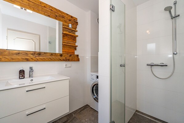 Unclassified image, 1 of 31, button - Lachmöwe - Holiday home in Tinnum with fireplace and terrace. (Sylt / OT Tinnum)