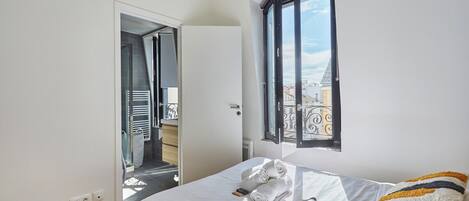 Espace de travail pour ordinateur portable, fer et planche à repasser