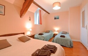 4 bedrooms, travel cot, free WiFi, bed sheets