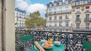 Apartment | Outdoor dining