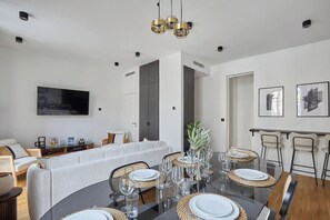 Apartment | Dining - Magnificent New Apartment Beaubourg/le Marais (Paris)