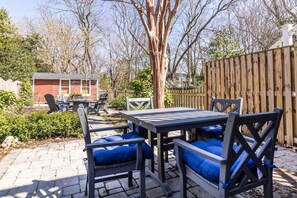 Unclassified image, 4 of 49, button