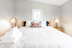 2 bedrooms, desk, iron/ironing board, free WiFi