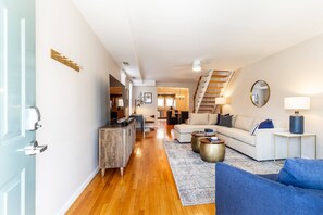 Unclassified image, 3 of 49, button