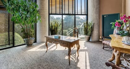 Uhost AI | 2BR Condo | Stunning Views & Cozy Stay