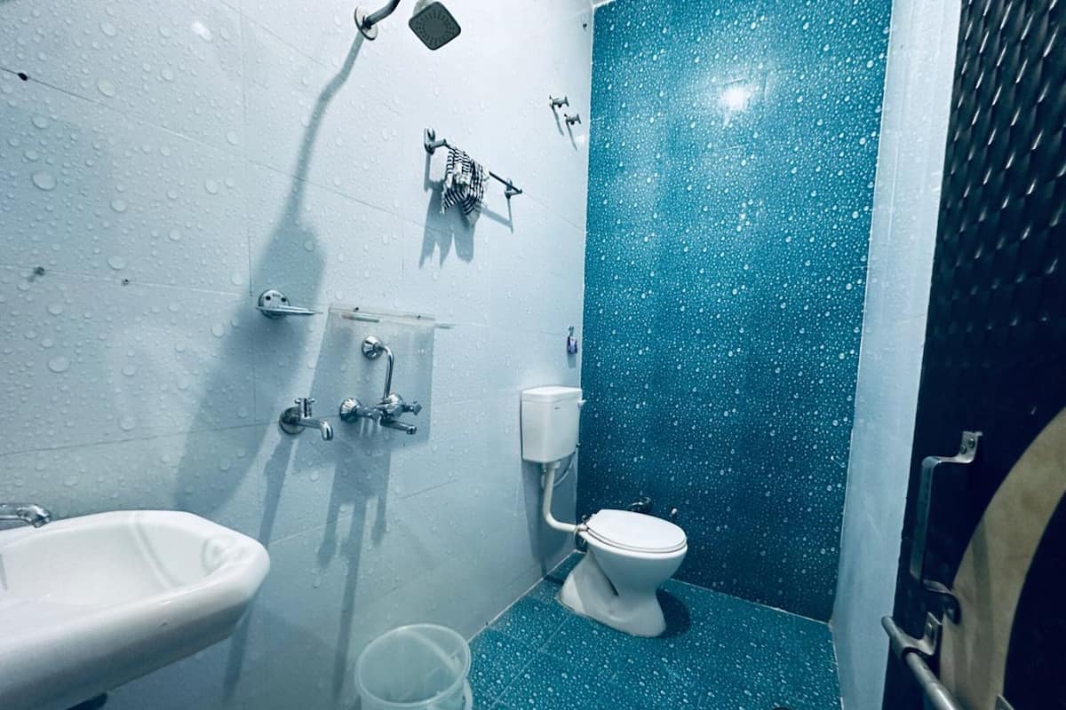 Shower, rainfall showerhead, towels, soap