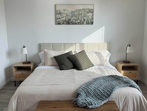 5 bedrooms, iron/ironing board, WiFi, bed sheets - The Green House: Near NRG, Med Center & Downtown (Houston)