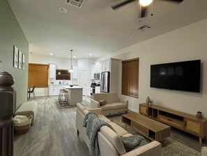 Living area - The Green House: Near NRG, Med Center & Downtown (Houston)