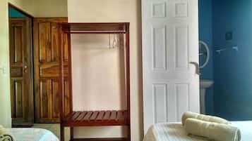 Habitación triple estándar | Wifi gratis y ropa de cama