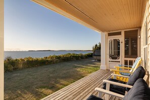 Terrace/patio - Sunset Point—Private Beach, Barrel Sauna & Views of Confederation Bridge (Prince Edward Island)