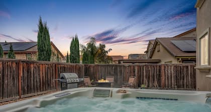 Napa Wine Country Hot Tub/Arcade/Pool Table Fun 5B