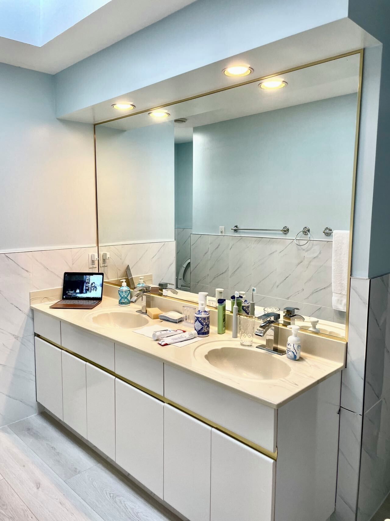 Foto - Rose Garden Vancouver Airport - Richmond BC