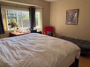 Executive Studio Suite, 1 King Bed with Sofa bed, Courtyard View | Premium bedding, Select Comfort beds, individually furnished, desk