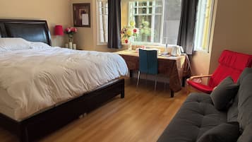 Suite estudio ejecutiva, 1 cama de matrimonio grande con sofá cama, vistas al patio | Ropa de cama de alta calidad y colchones Select Comfort